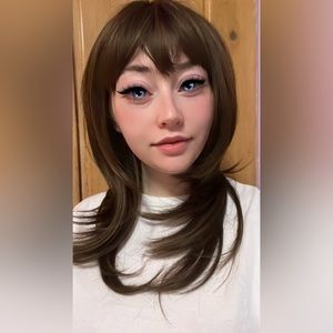 Brunette layered wig with bangs